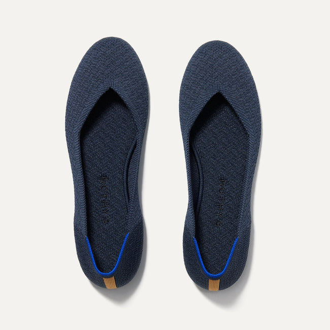 The Flat in Navy Herringbone shown from the top. 