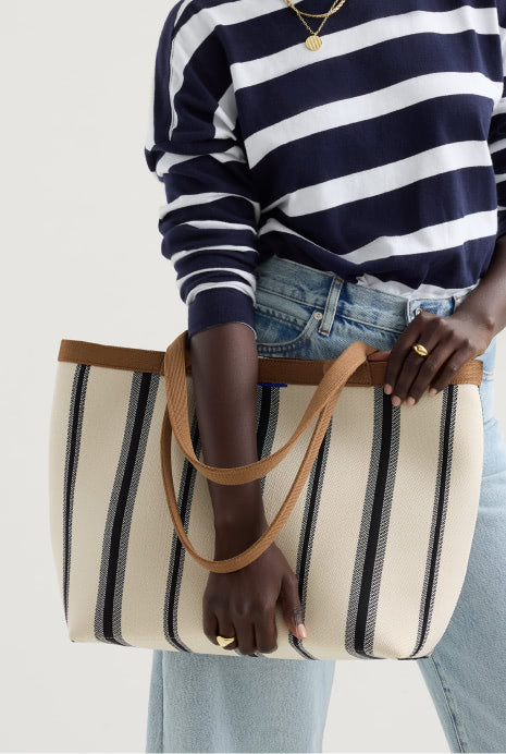 Model holding The Lightweight Zip Tote	Coastline.