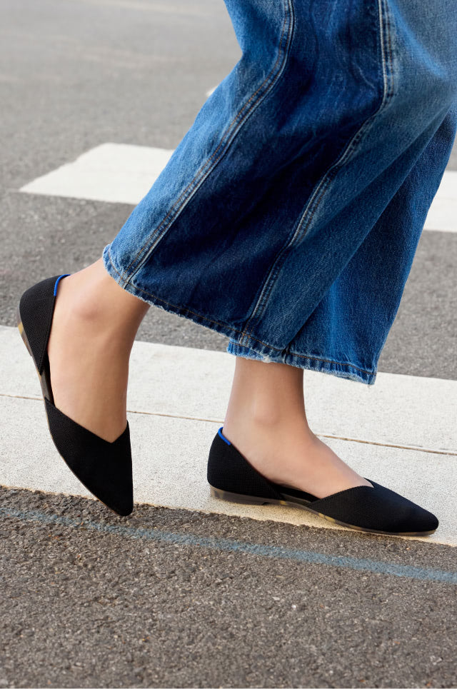 Close up shot of The D'Orsay Point in Black.