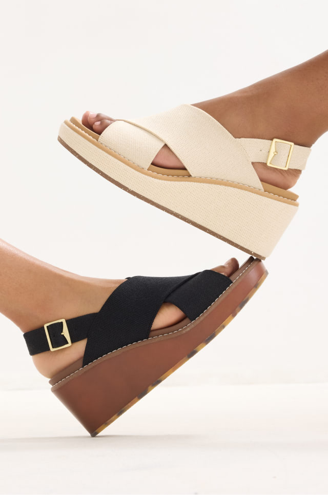 Close up shot of The Wedge in Black and Ivory.