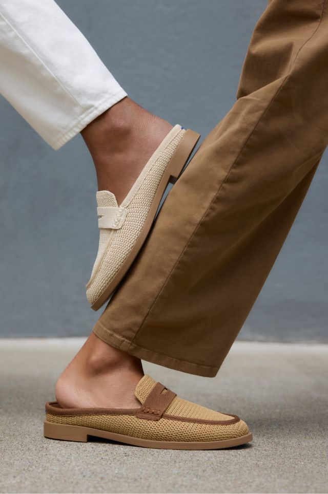 Close up shot of The Penny Loafer Mule in Wheat Raffia-Knit and Sandstone Raffia-Knit. 