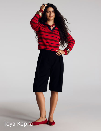 Woman wearing The Point III in Black. The text 'Teya Kepila' appears in the lower-left corner.