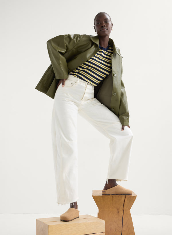 Model wearing The Casual Clog in Butternut.