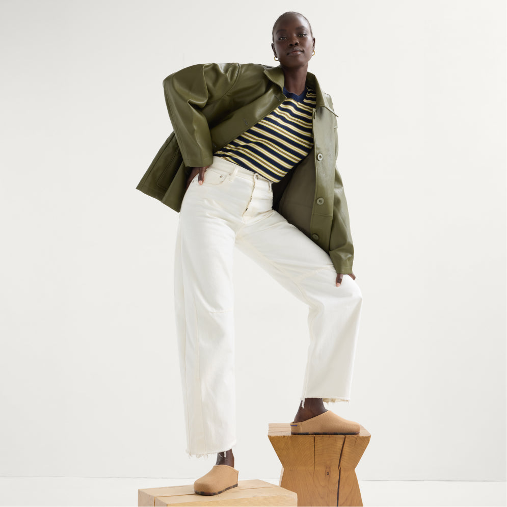 Model wearing The Casual Clog in Butternut.