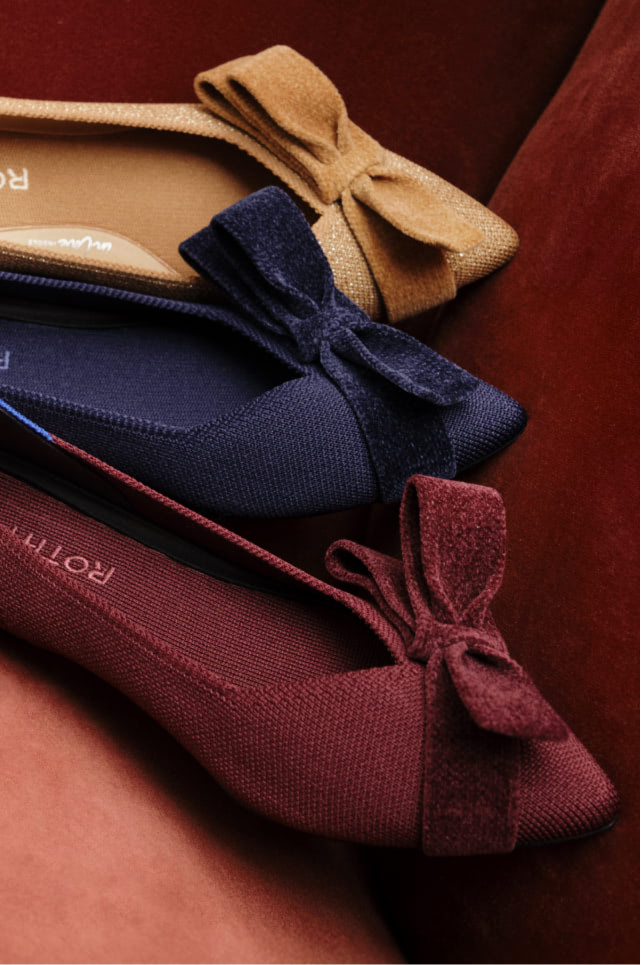 Collection shot of The Bow Point II in Syrah, Goldstone, and Deep Navy.