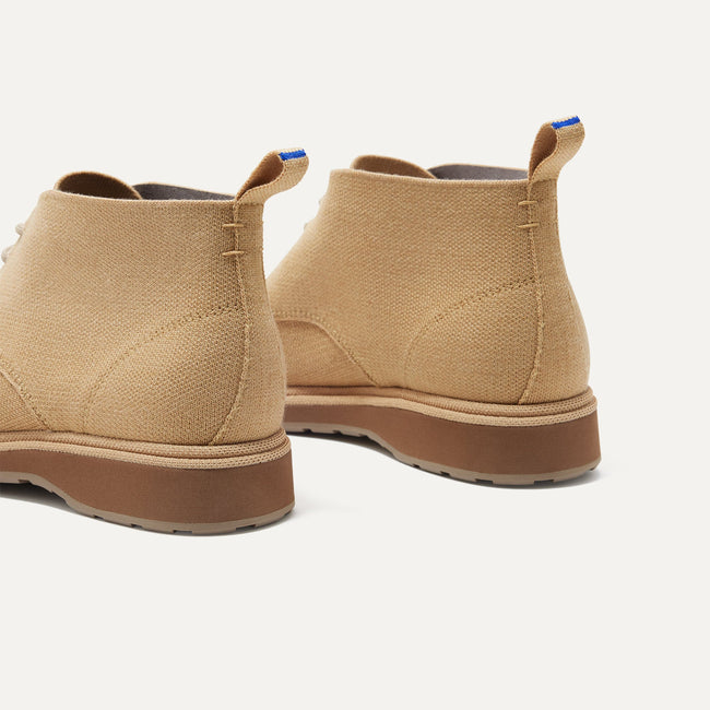 The Chukka Boot in Desert Sand shown from the back, in diagonal view. 
