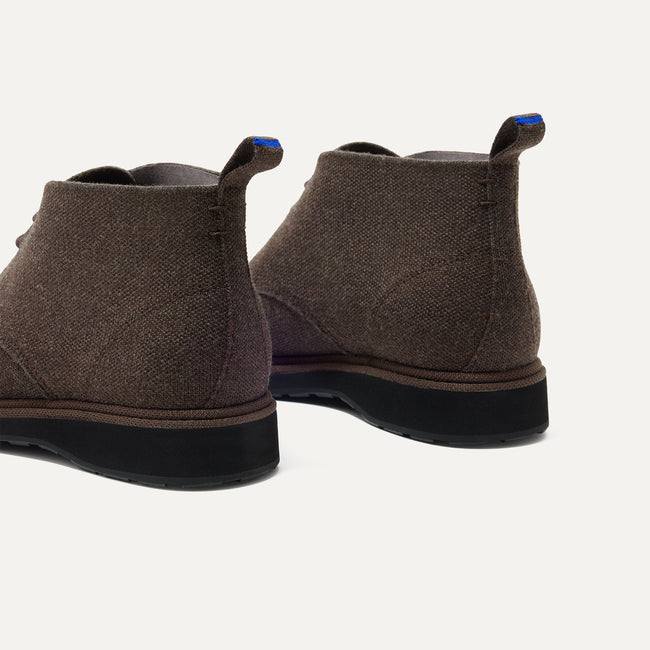The Chukka Boot in Umber shown from the back, in diagonal view. 