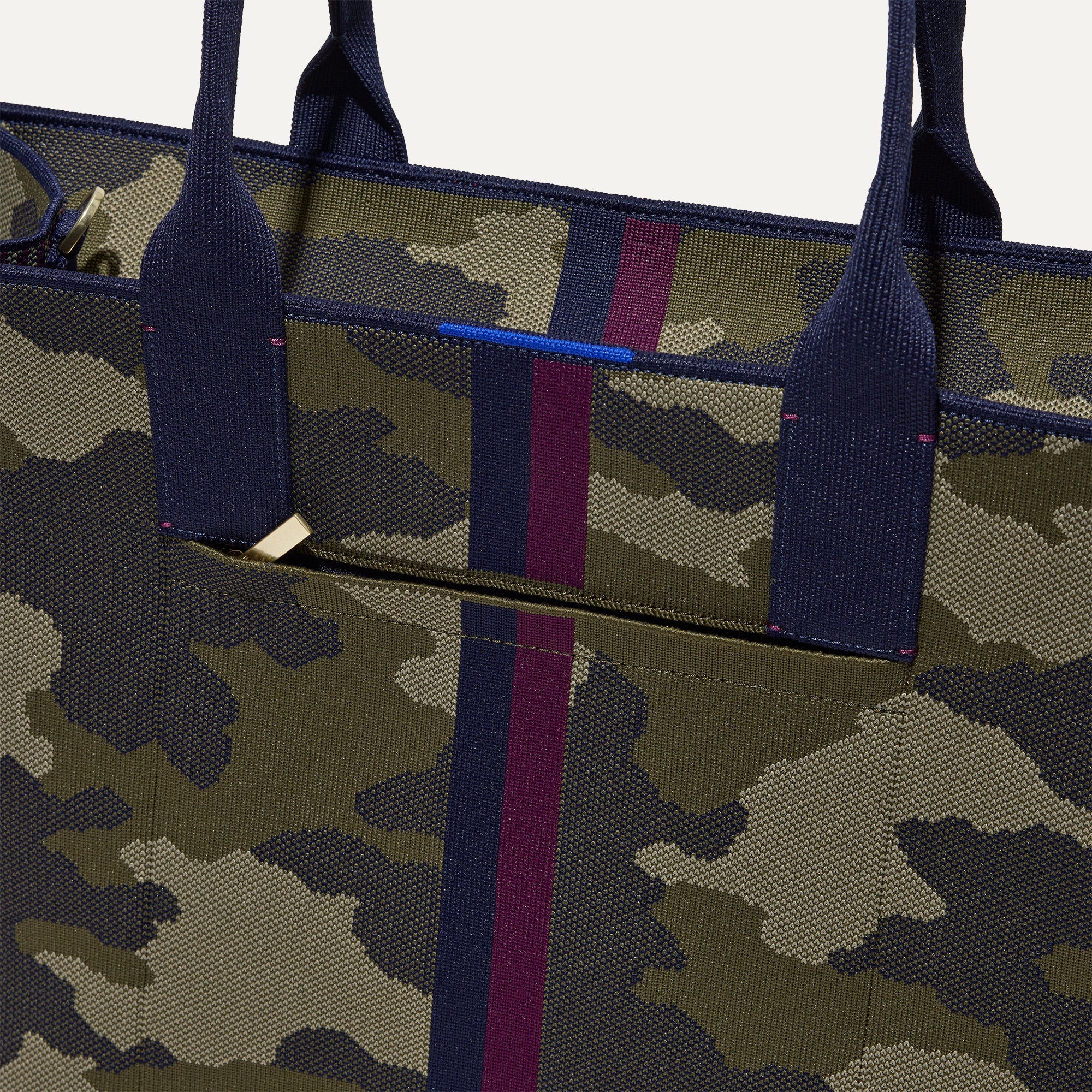 The Classic Tote in Spruce Camo - Thumbnail 5