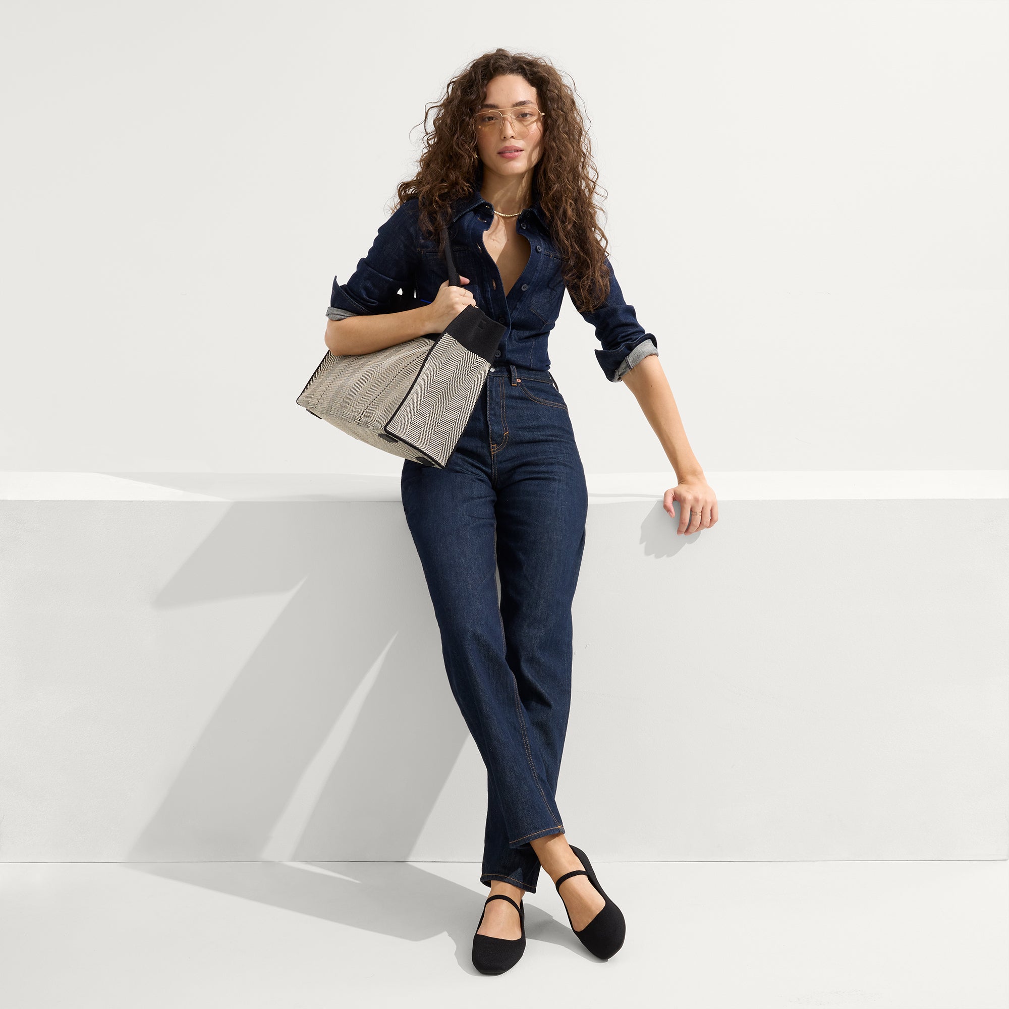 The Classic Tote in Black Herringbone - Thumbnail 3