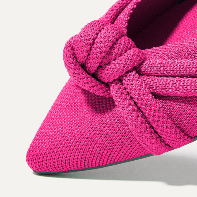 Close up of the toe and vamp of The Knot Point II in Starfish Pink.