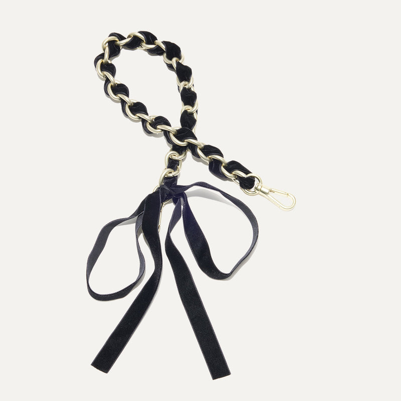 The Shoulder Strap in Velvet Black Chain.