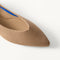 macro | Close up of the toe and vamp on The Point III in Maple.