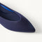 macro | Close up of the toe and vamp on The Point III in Navy.