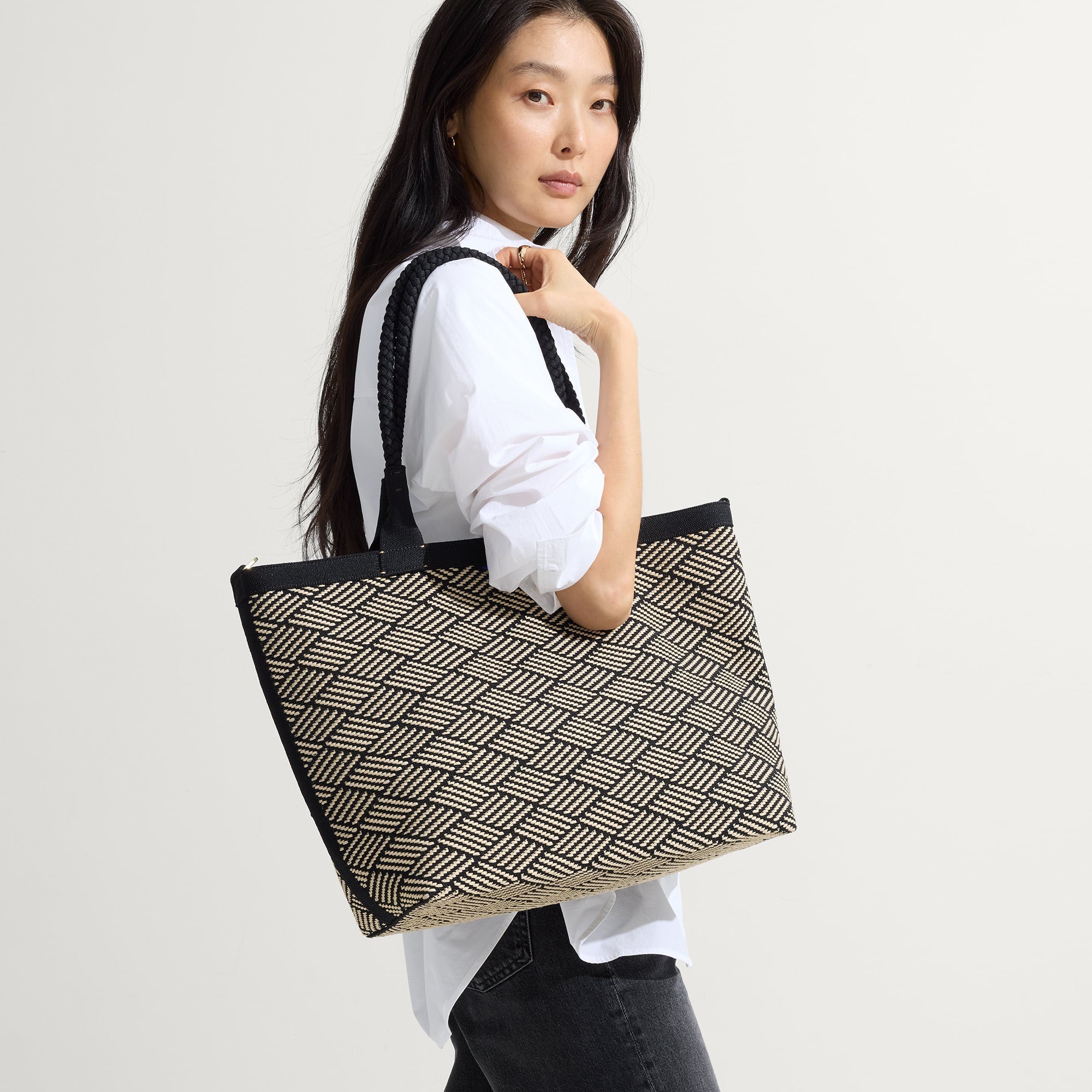 Women\'s Zigzag™ Tote Bag Black Women\'s Bag Tote Bag With Black Zig Zag Striped Theme |size 45x50x7cm  main image 2