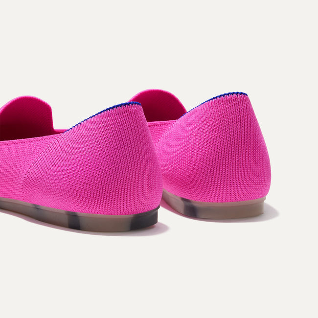 Close up of the heel of The Loafer in Dragon Fruit, with Rothy's signature blue halo.