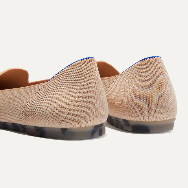 Close up of the heel of The Loafer in Ecru, with Rothy's signature blue halo.