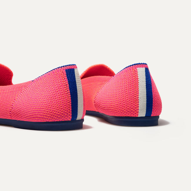 The Kids slip-on Loafer in Flamingo shown from the back view with the heel detail.